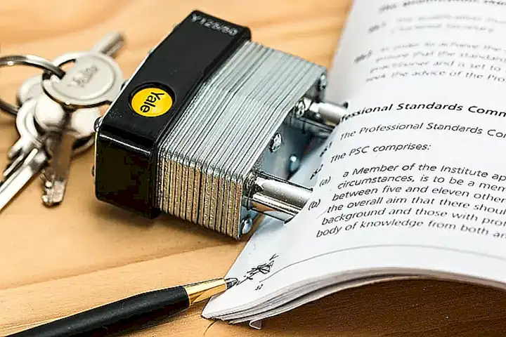 Consideraciones legales y de seguridad